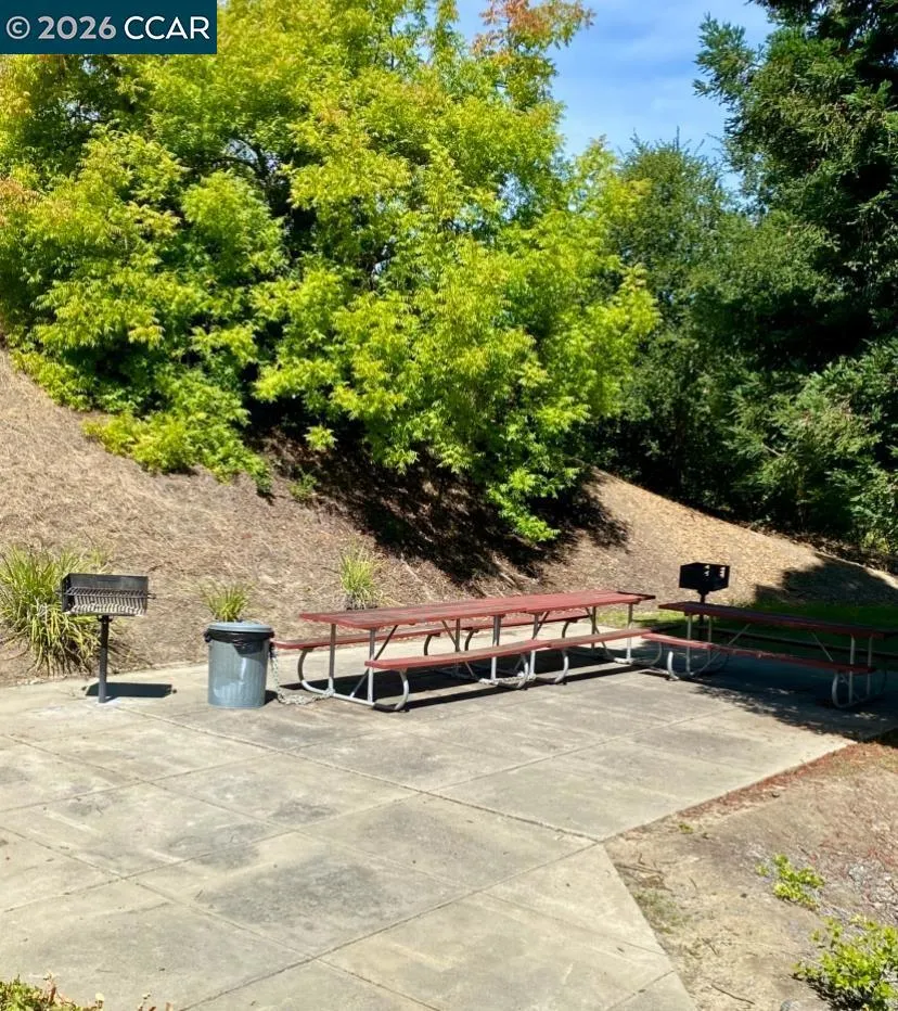161 Village Pl Martinez, CA 94553