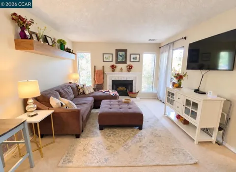 161 Village Pl