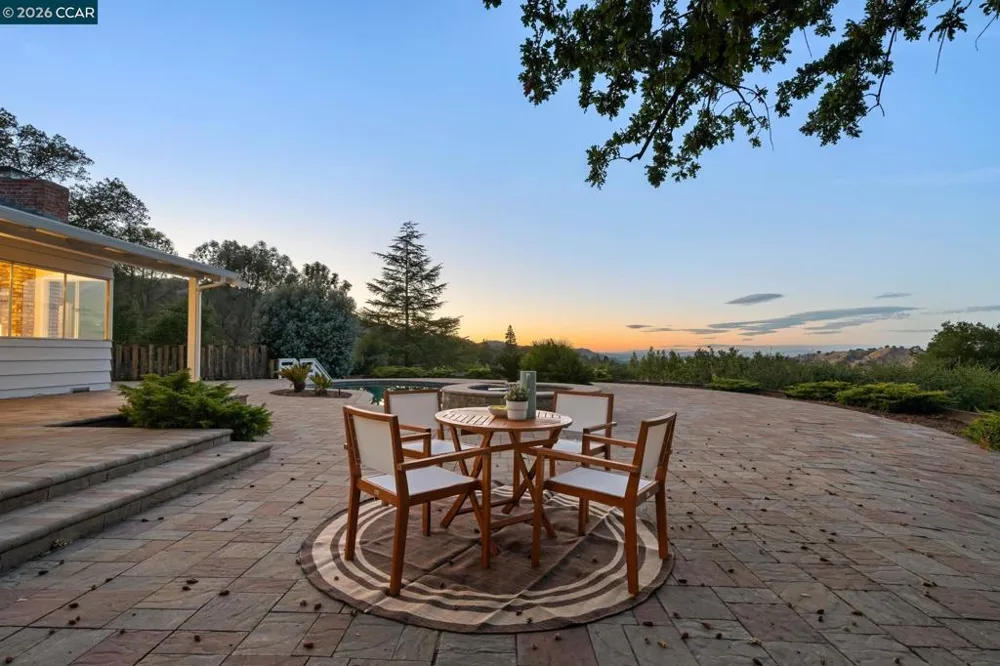 300 Oak View Ter Danville, CA 94526