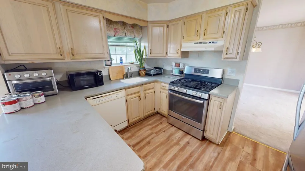 17 CHESTERTOWN ROAD Sicklerville, NJ 08081