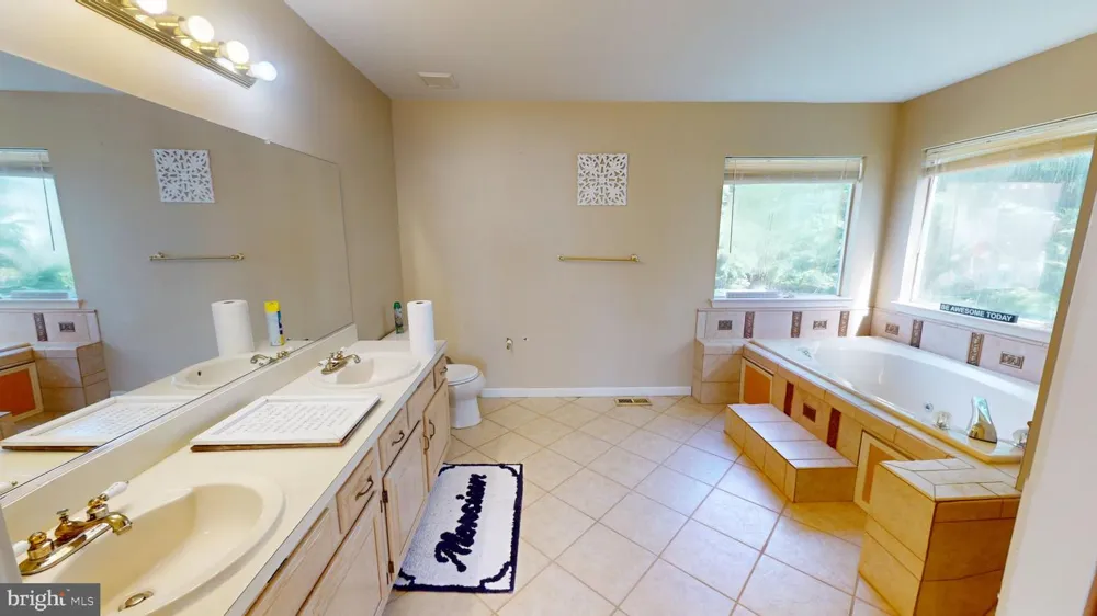 17 CHESTERTOWN ROAD Sicklerville, NJ 08081
