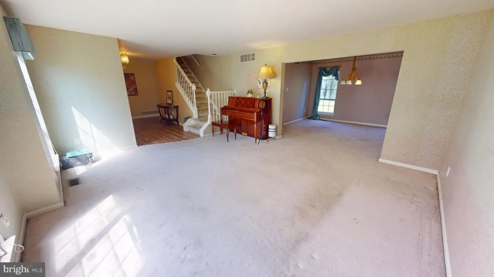 17 CHESTERTOWN ROAD Sicklerville, NJ 08081