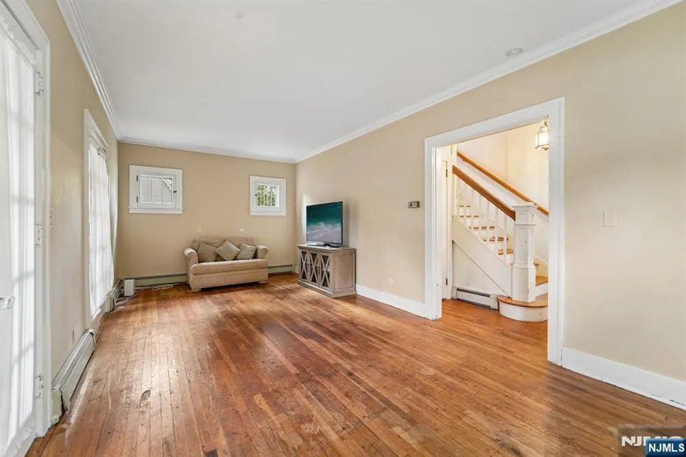 46 Schraalenburgh Road Haworth, NJ 07641