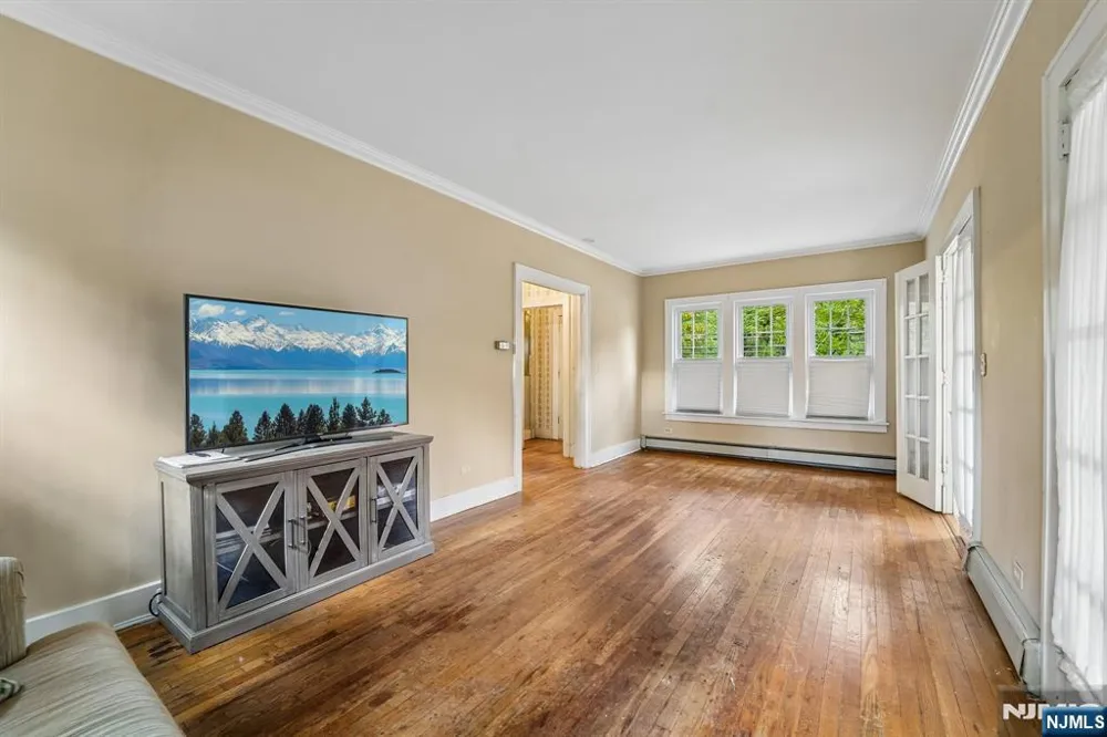 46 Schraalenburgh Road Haworth, NJ 07641