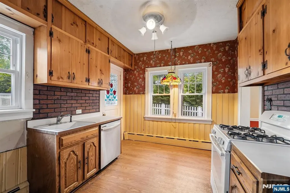 46 Schraalenburgh Road Haworth, NJ 07641