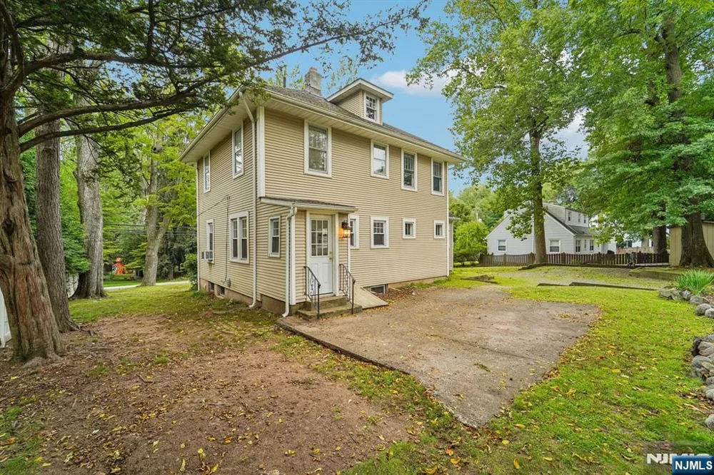 46 Schraalenburgh Road Haworth, NJ 07641