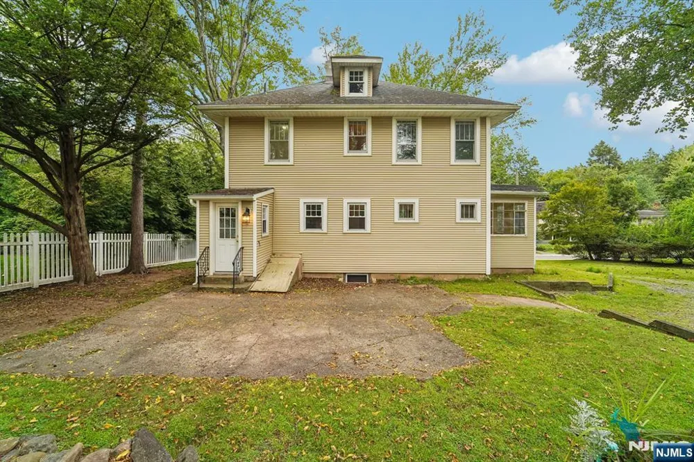 46 Schraalenburgh Road Haworth, NJ 07641