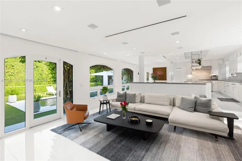 1261 Greenway Dr Coral Gables, FL 33134