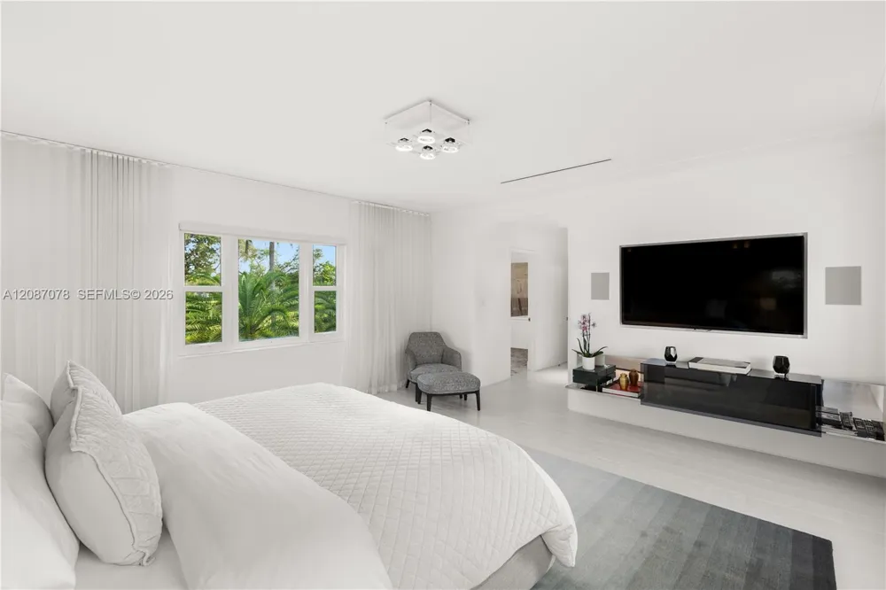 1261 Greenway Dr Coral Gables, FL 33134