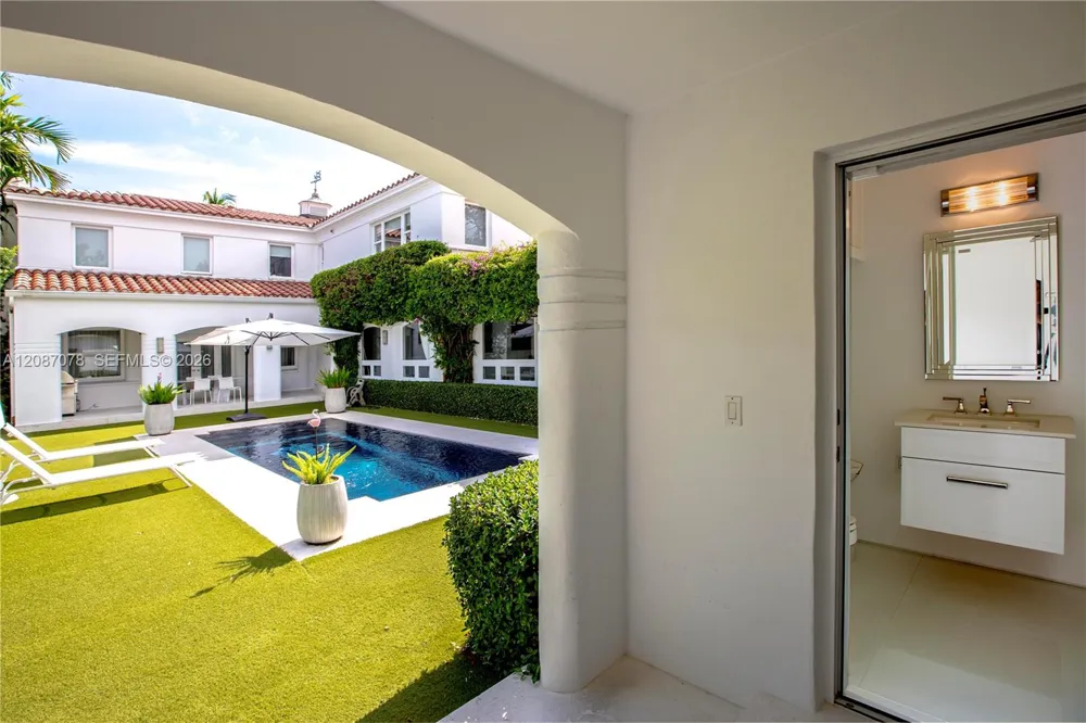1261 Greenway Dr Coral Gables, FL 33134