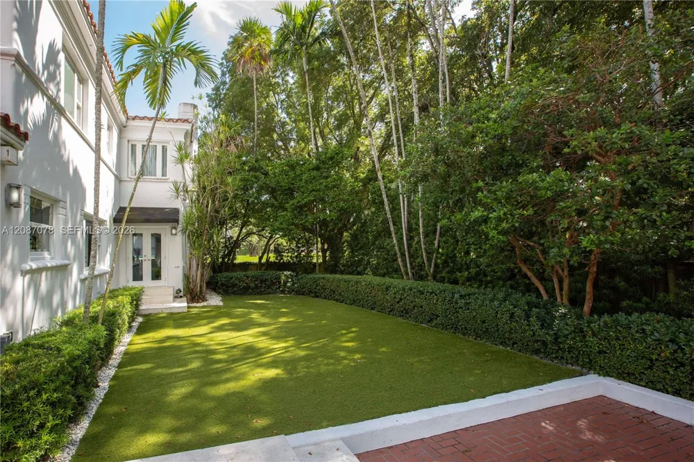 1261 Greenway Dr Coral Gables, FL 33134