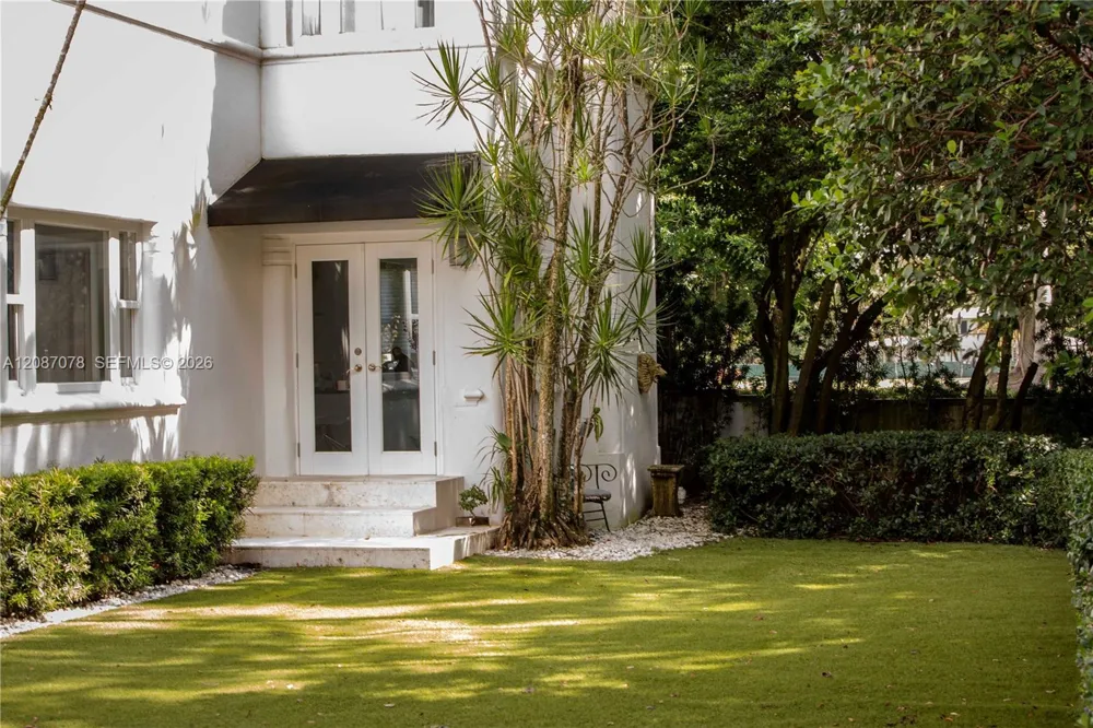 1261 Greenway Dr Coral Gables, FL 33134