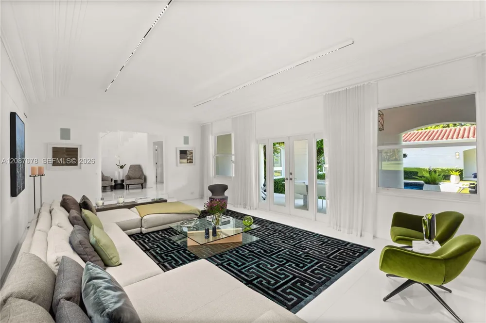 1261 Greenway Dr Coral Gables, FL 33134