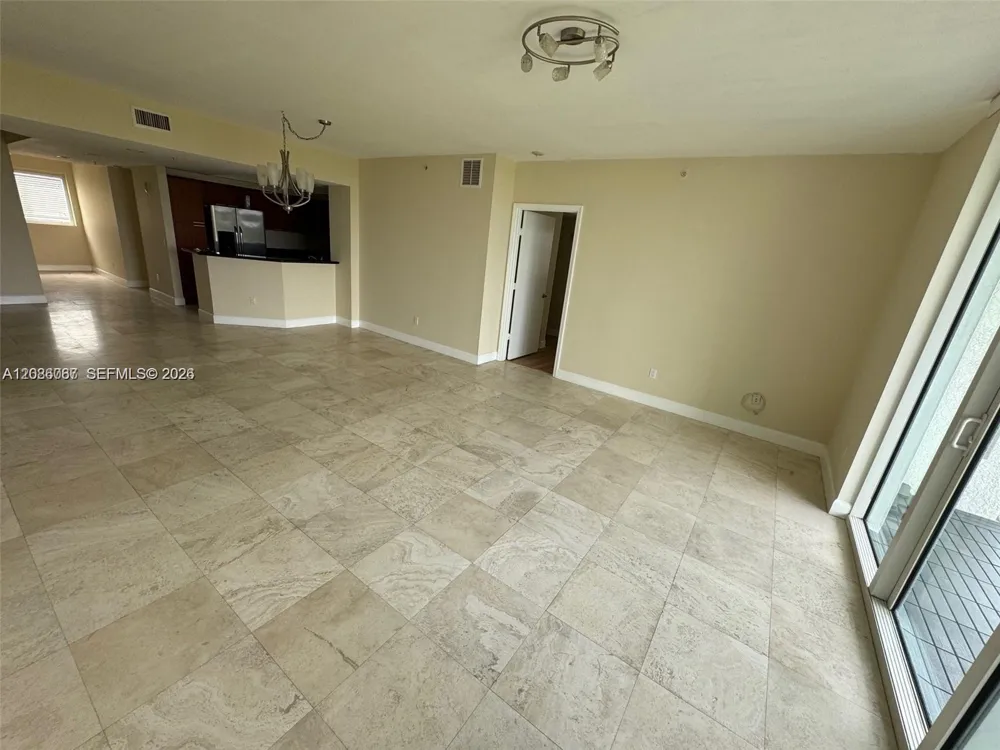 15051 Royal Oaks Ln #701 North Miami, FL 33181