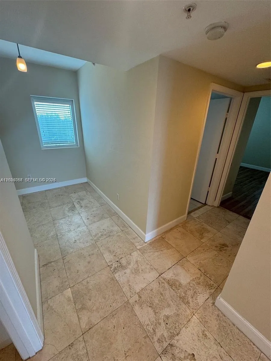 15051 Royal Oaks Ln #701 North Miami, FL 33181