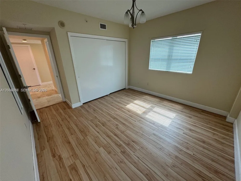 15051 Royal Oaks Ln #701 North Miami, FL 33181