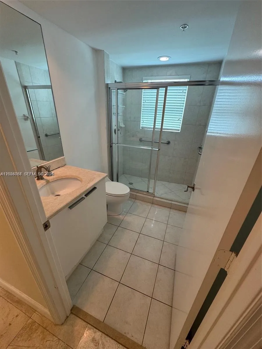15051 Royal Oaks Ln #701 North Miami, FL 33181