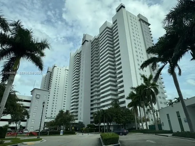15051 Royal Oaks Ln #701 North Miami, FL 33181