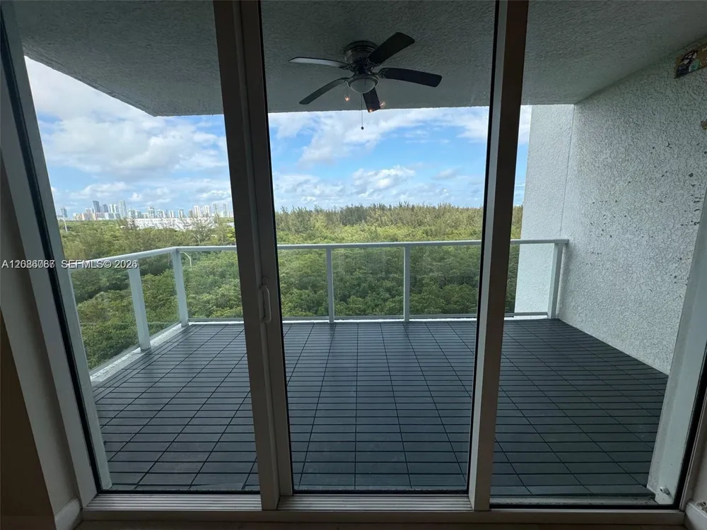 15051 Royal Oaks Ln #701 North Miami, FL 33181