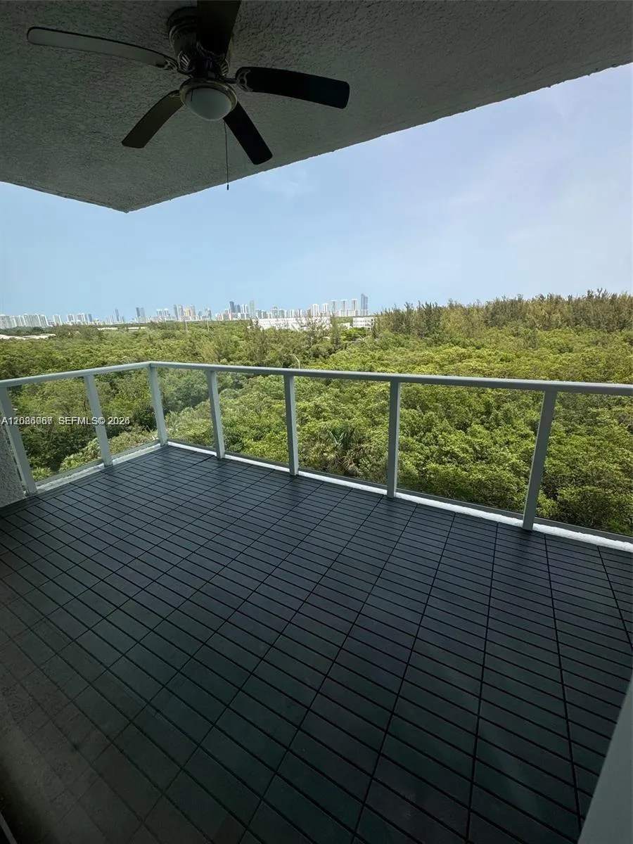 15051 Royal Oaks Ln #701 North Miami, FL 33181