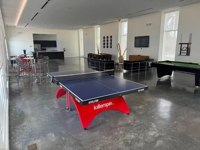 15051 Royal Oaks Ln #701 North Miami, FL 33181