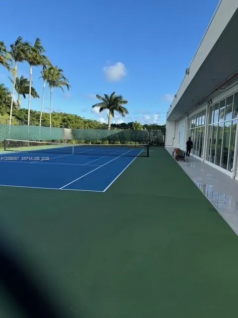 15051 Royal Oaks Ln #701 North Miami, FL 33181