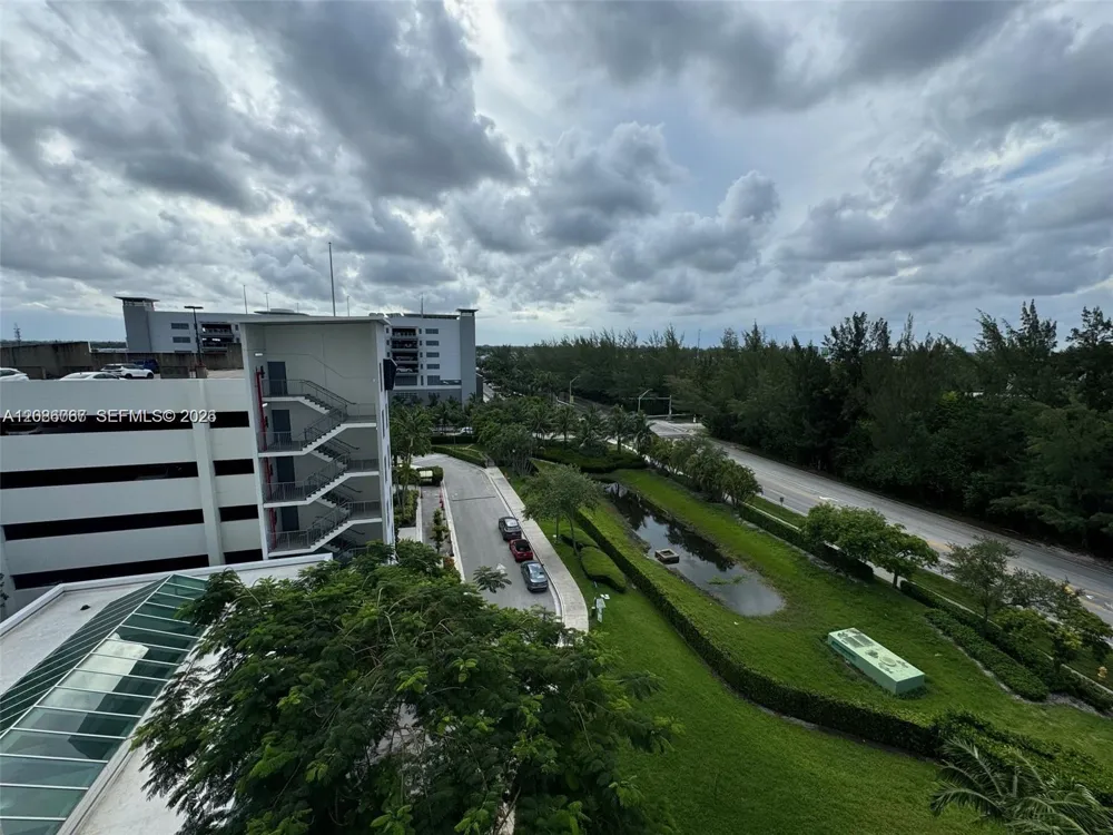 15051 Royal Oaks Ln #701 North Miami, FL 33181
