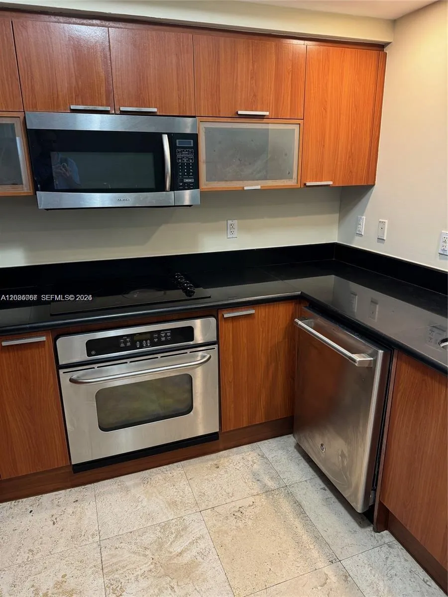 15051 Royal Oaks Ln #701 North Miami, FL 33181