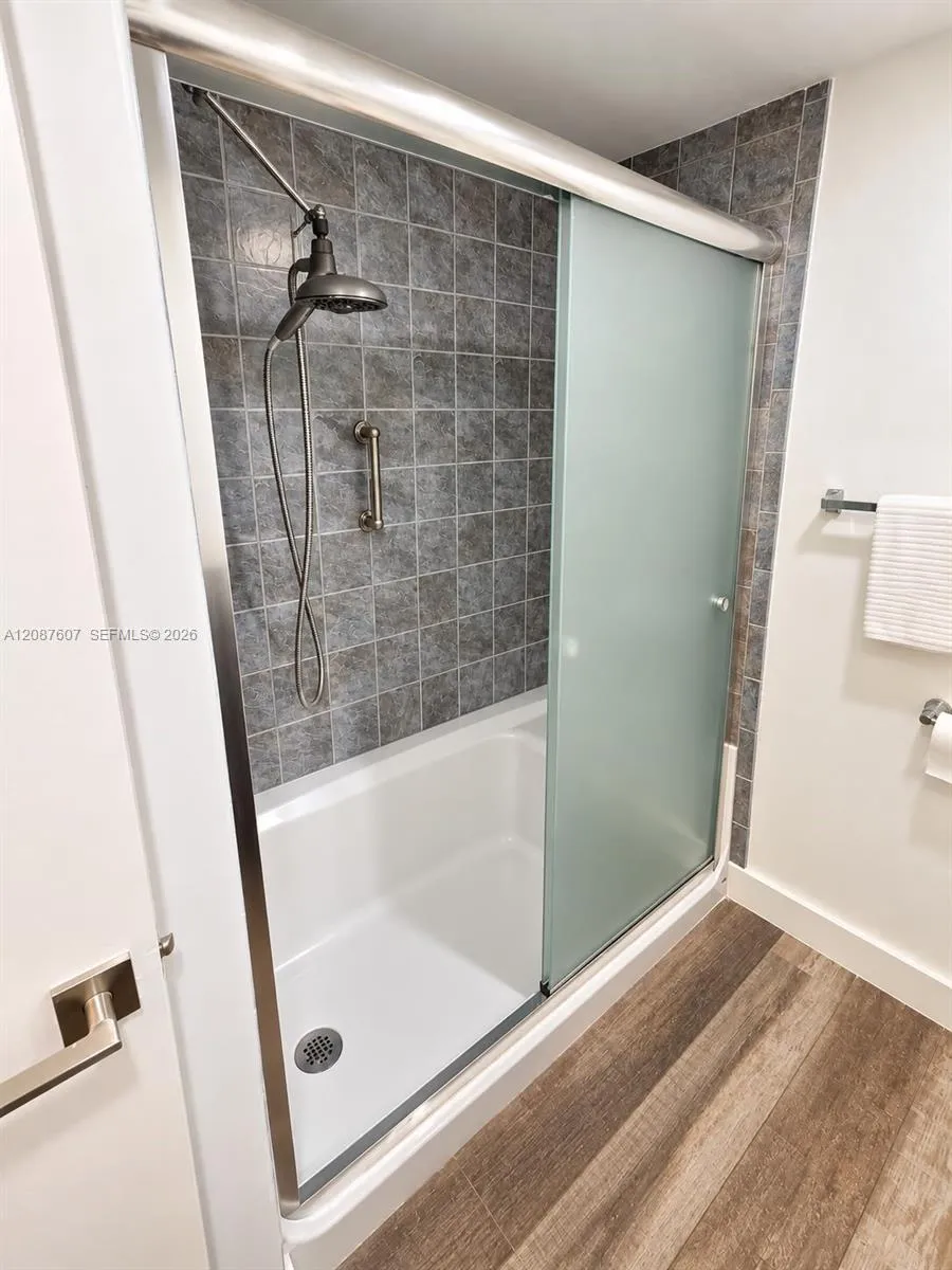 301 Racquet Club Rd #310 Weston, FL 33326