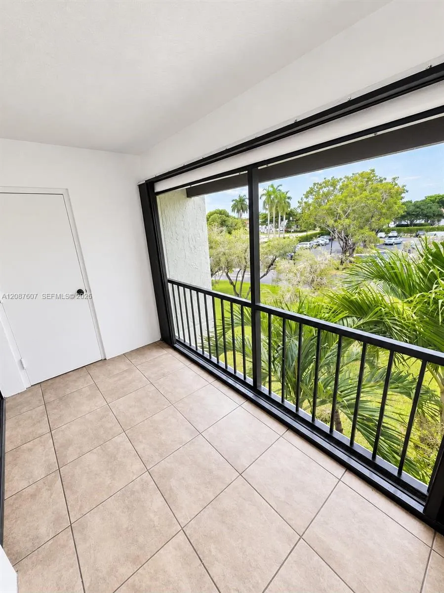 301 Racquet Club Rd #310 Weston, FL 33326