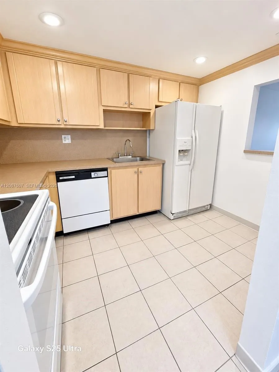 301 Racquet Club Rd #310 Weston, FL 33326