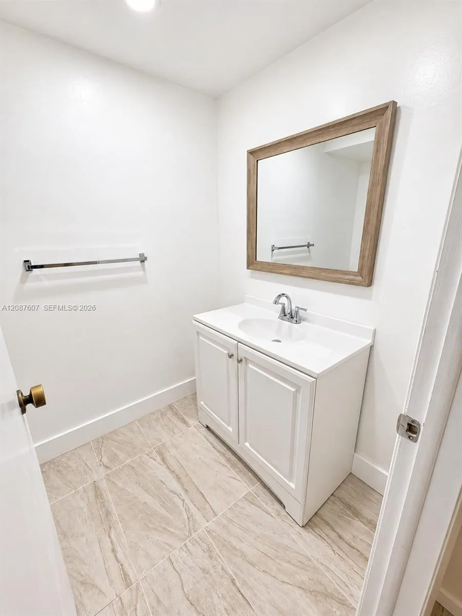 301 Racquet Club Rd #310 Weston, FL 33326