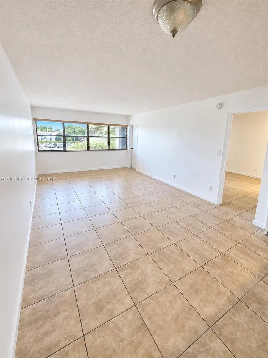 301 Racquet Club Rd #310 Weston, FL 33326