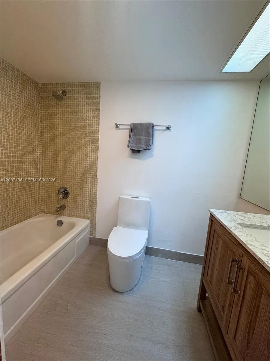 575 Oaks Ln #1008 Pompano Beach, FL 33069