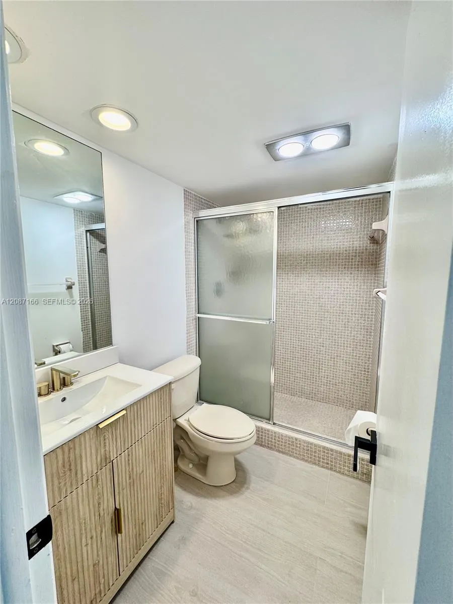 575 Oaks Ln #1008 Pompano Beach, FL 33069
