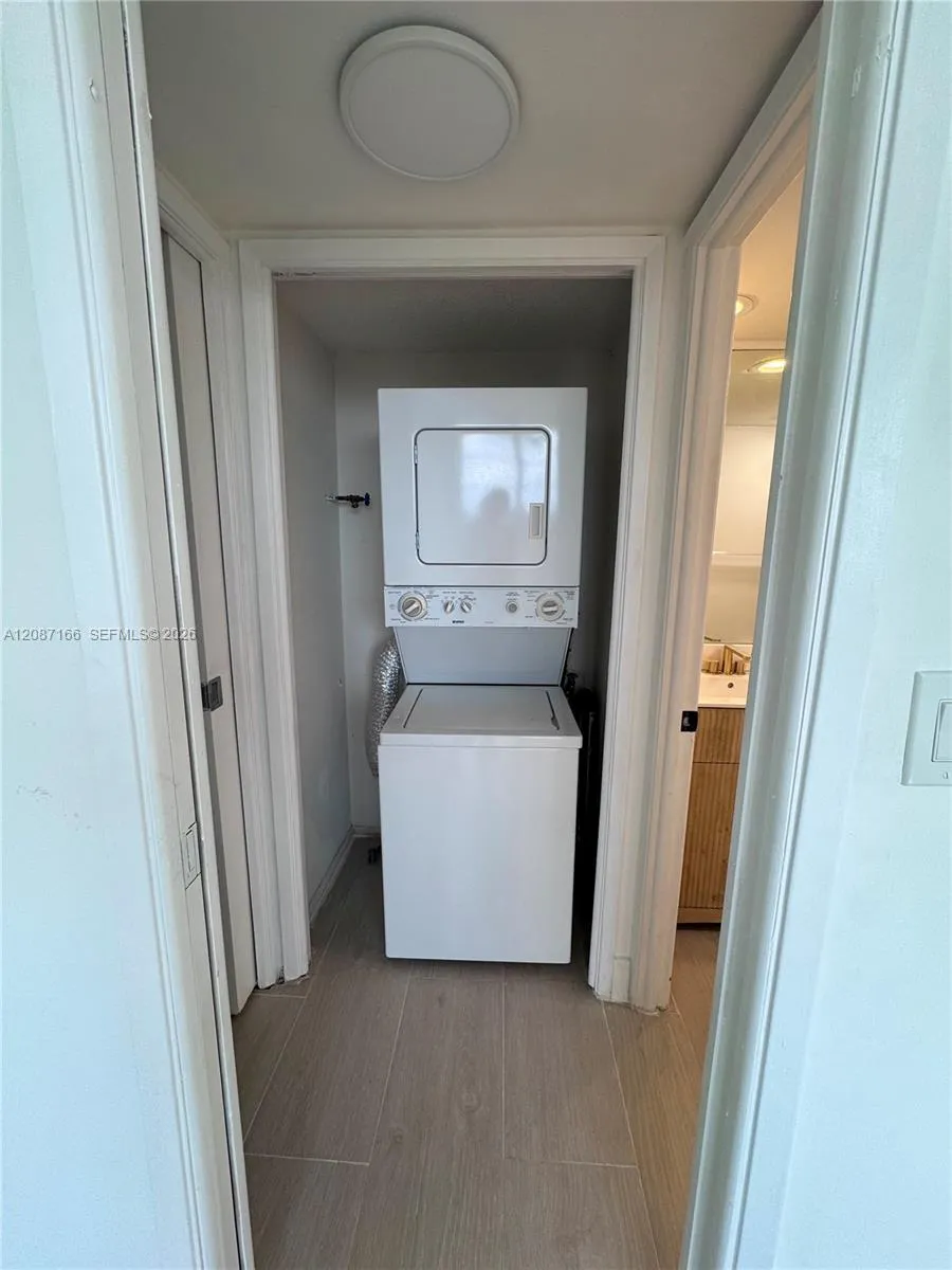 575 Oaks Ln #1008 Pompano Beach, FL 33069