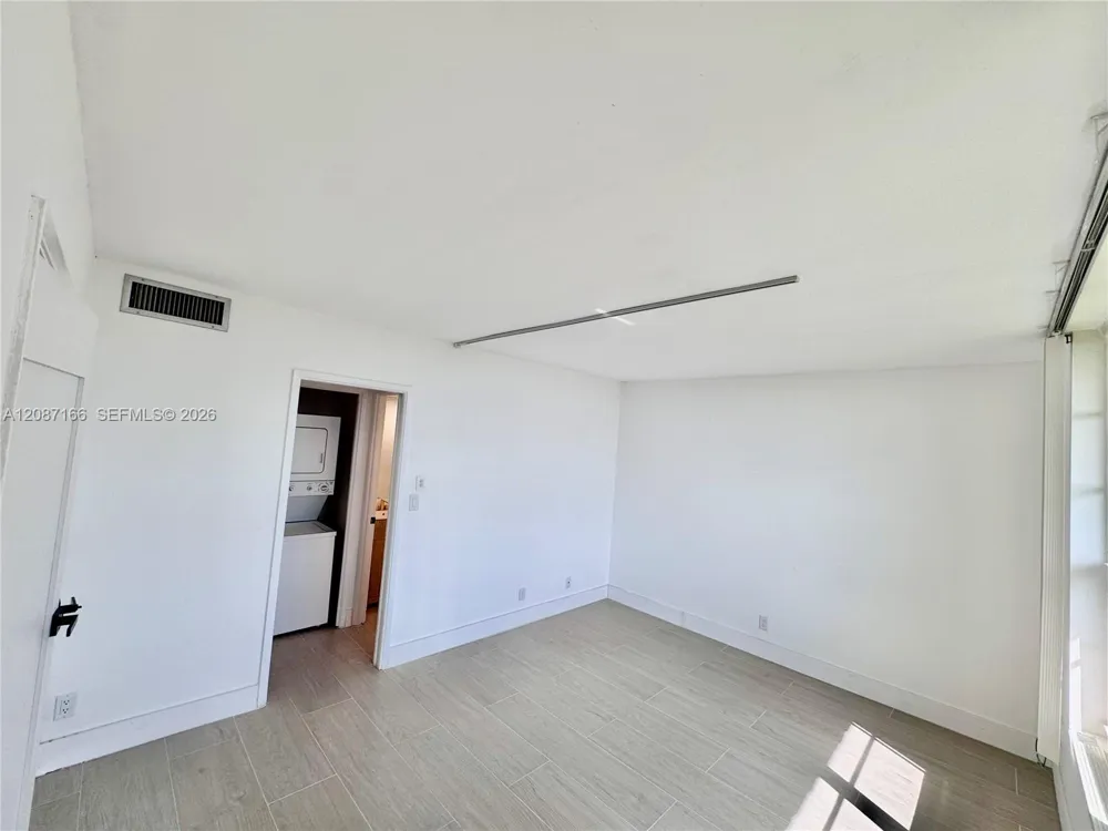 575 Oaks Ln #1008 Pompano Beach, FL 33069