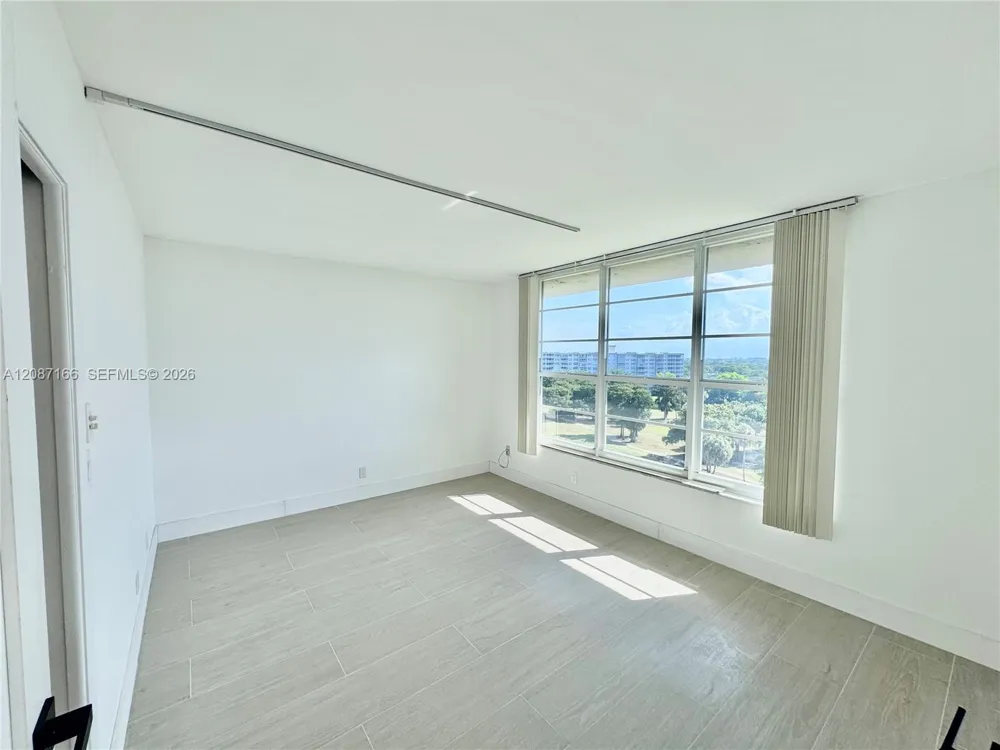 575 Oaks Ln #1008 Pompano Beach, FL 33069