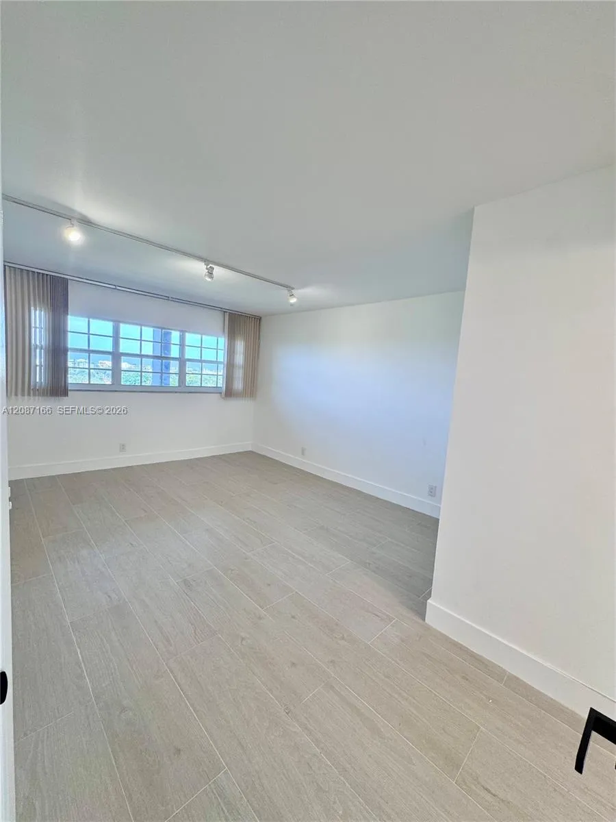 575 Oaks Ln #1008 Pompano Beach, FL 33069