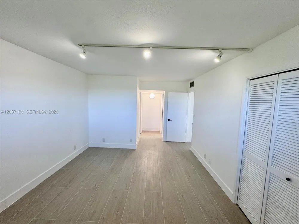575 Oaks Ln #1008 Pompano Beach, FL 33069
