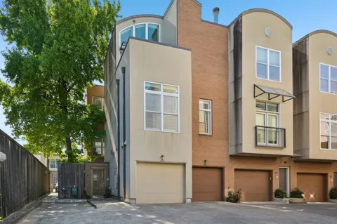 4310 Buena Vista Street #17