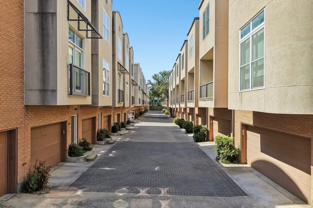 4310 Buena Vista Street #17 Dallas, TX 75205