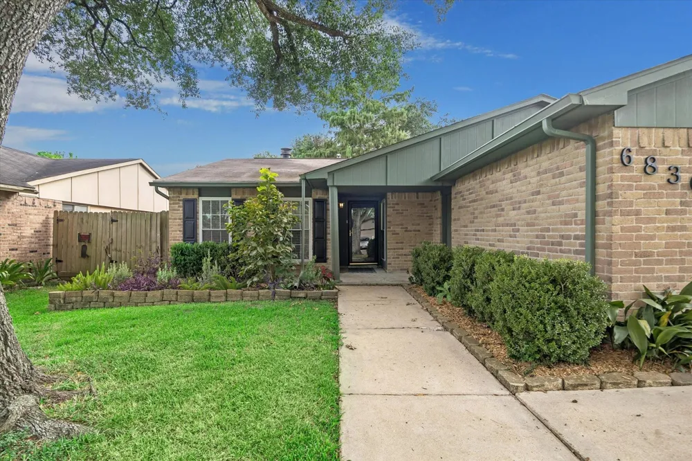 6830 Pickett Drive Richmond, TX 77469
