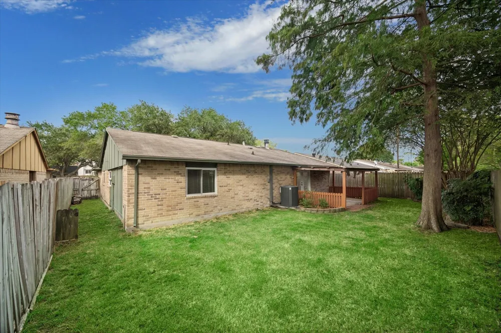 6830 Pickett Drive Richmond, TX 77469