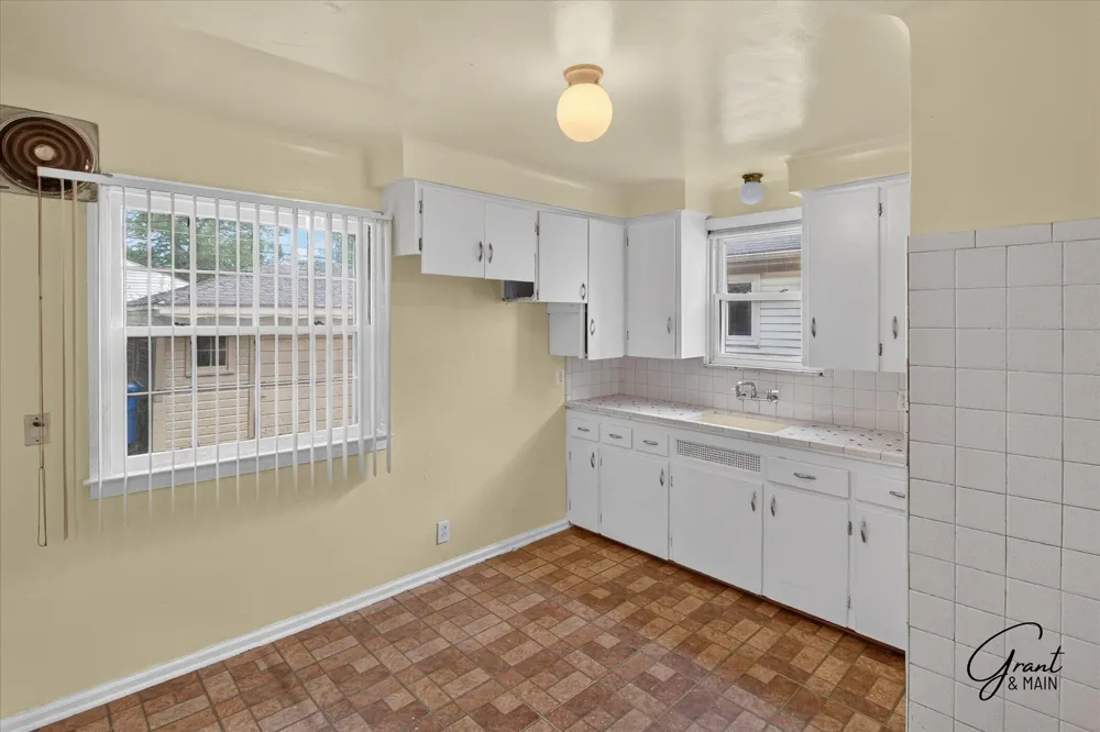 21000 La Salle Boulevard Warren, MI 48089