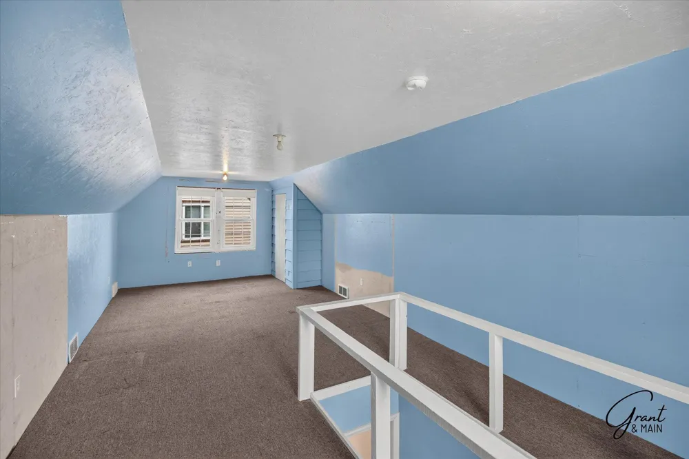 21000 La Salle Boulevard Warren, MI 48089