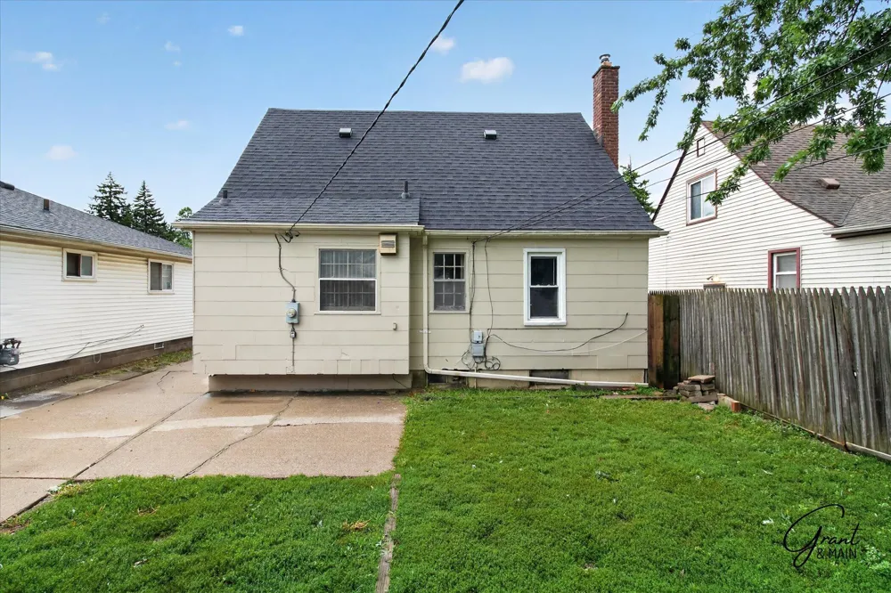 21000 La Salle Boulevard Warren, MI 48089
