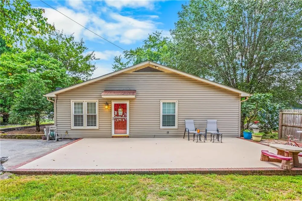 4733 Eastwin Drive Winston-Salem, NC 27104
