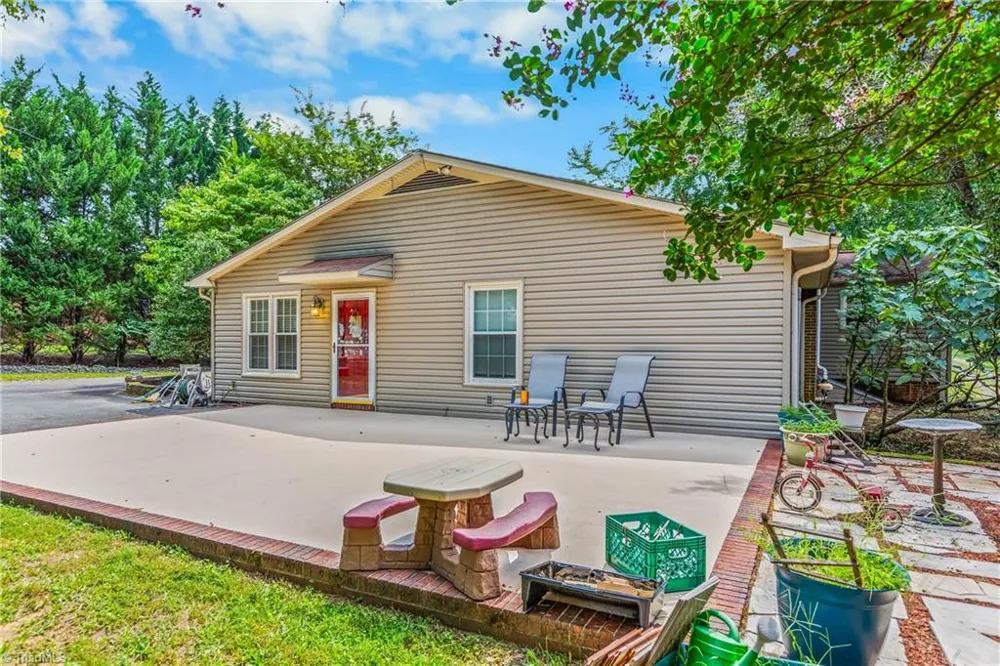 4733 Eastwin Drive Winston-Salem, NC 27104