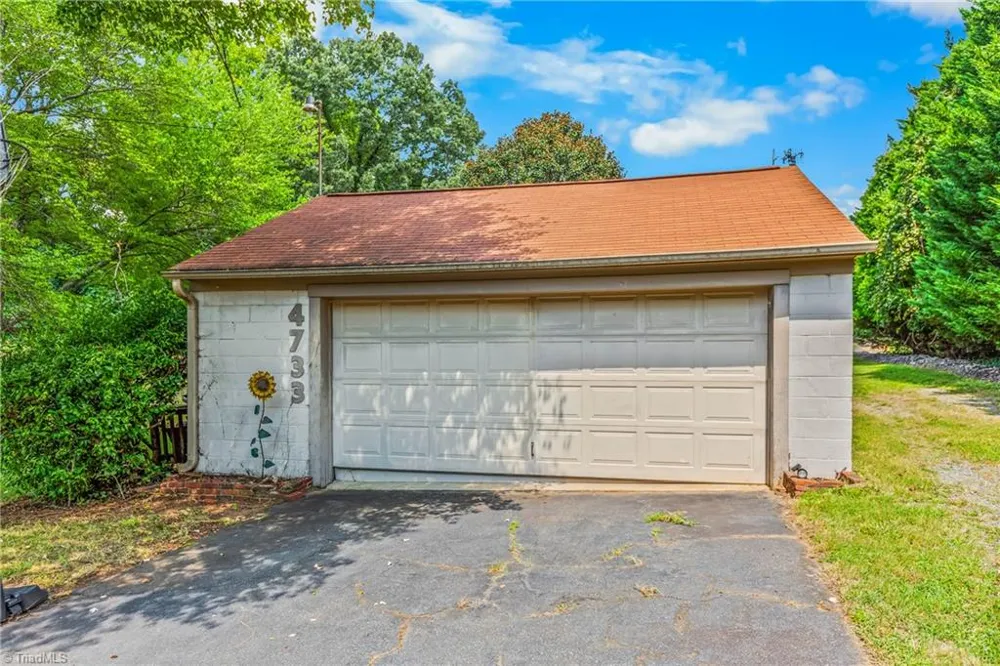 4733 Eastwin Drive Winston-Salem, NC 27104